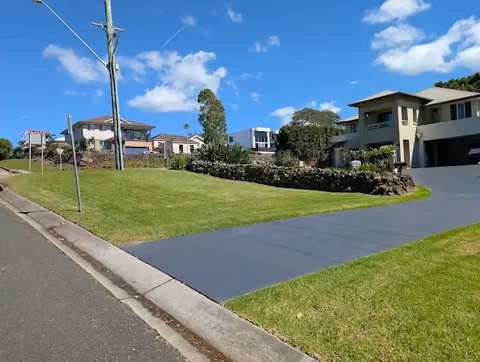 Clean driveway and maintained lawn at Cedar Ridge Kiama